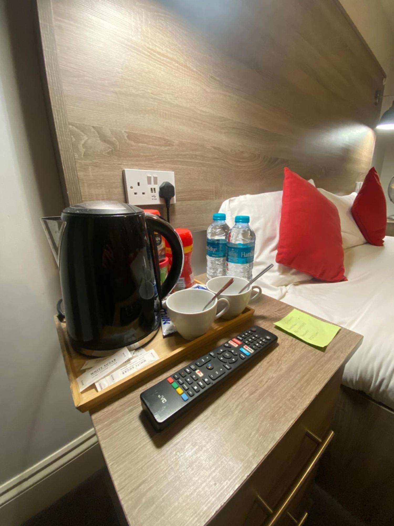 371 Cranbrook Rd Ig2 Hotel Ilford Eksteriør billede
